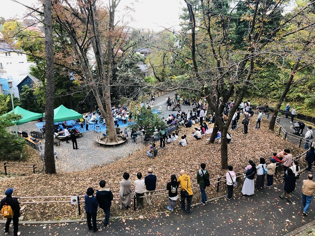 神奈川大学管弦楽団の森の音楽会の様子