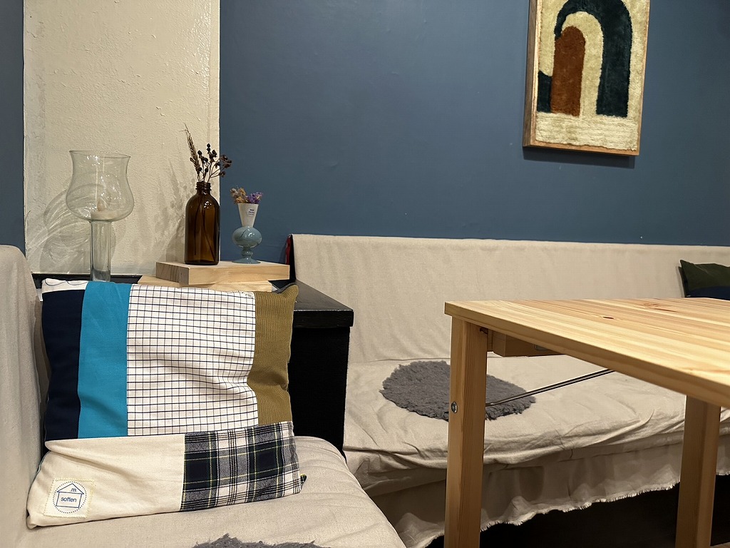 店主の美香さん手づくりのクッション