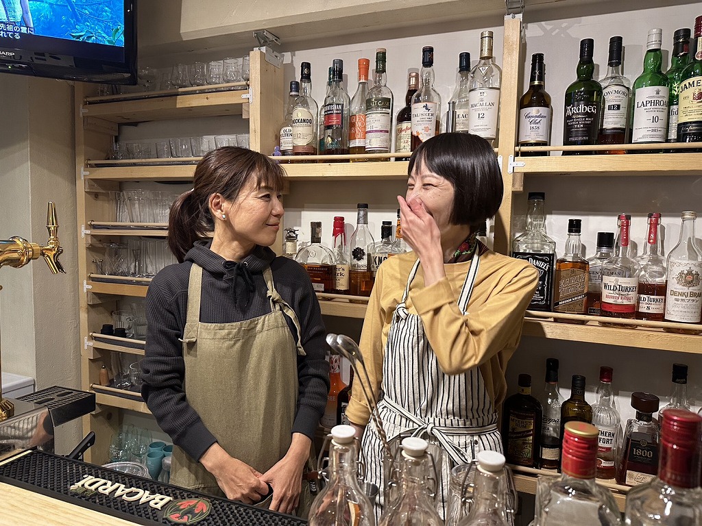 WEEKEND CAFE FLUFFY
店主の美香さんと、お手伝いにいらしているお姉さんの志保さん