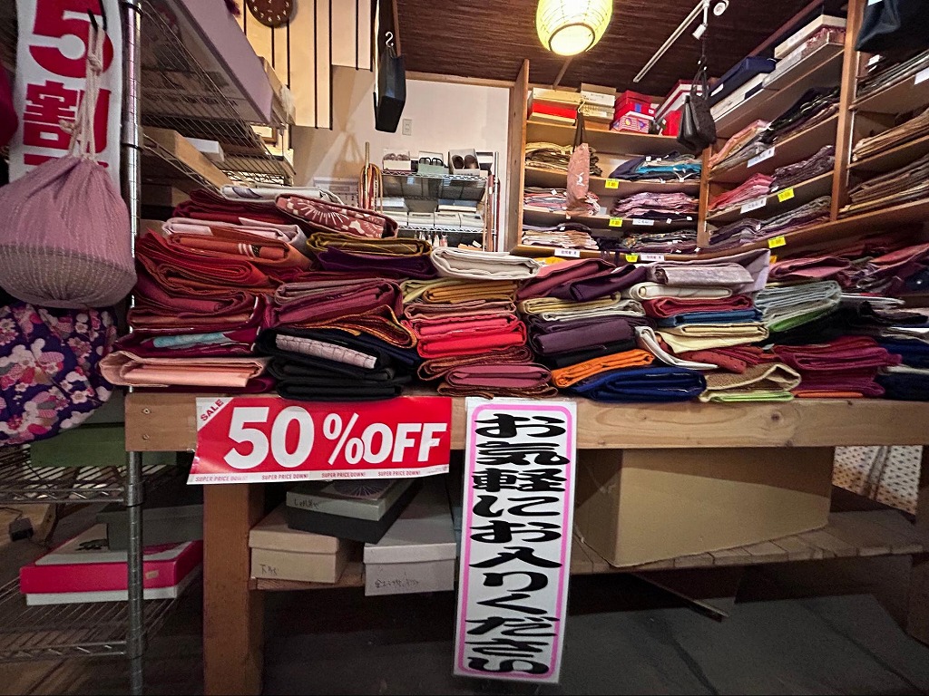 きものリサイクルきらく屋店内