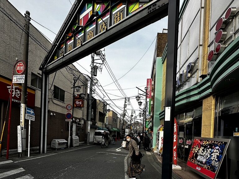 六角橋商店街のアーチ