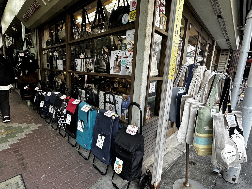 松坂屋カバン店外観