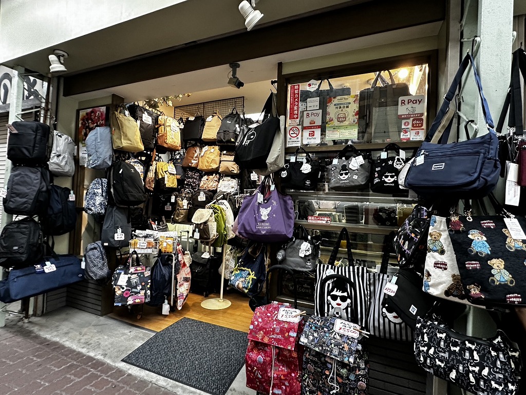 松坂屋カバン店外観