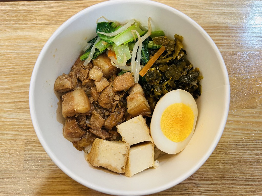 飯酒盃小店のルーローハン