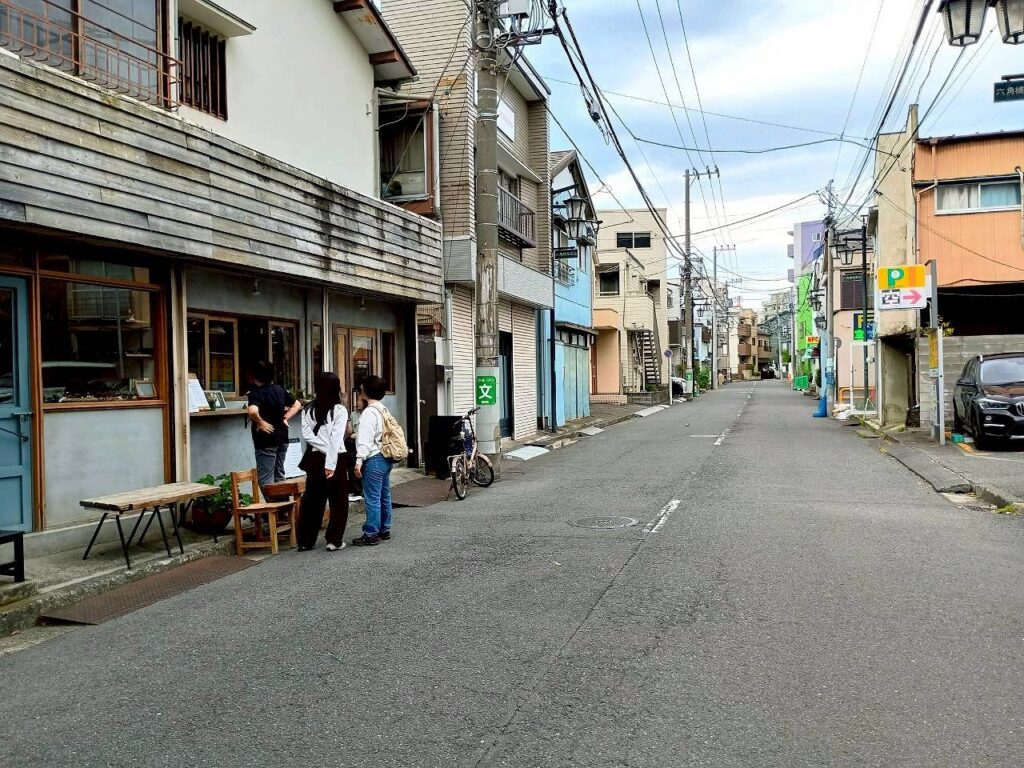 六角橋さんぽの風景～クレープ屋