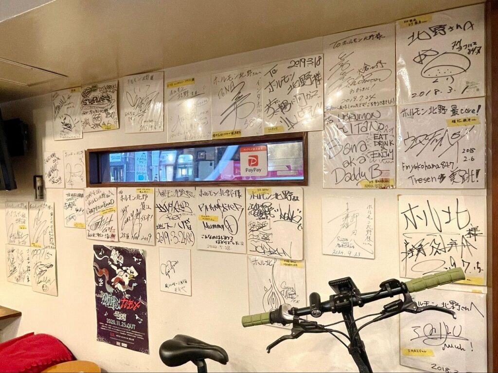 店内に飾られているサイン