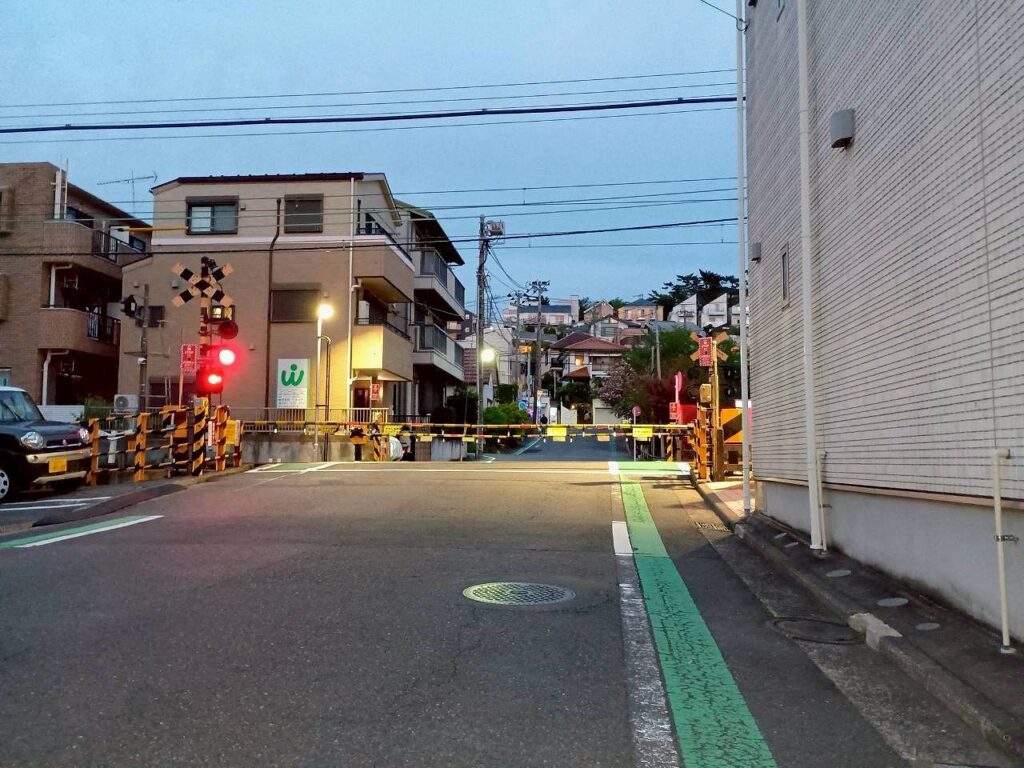 六角橋さんぽ_踏切