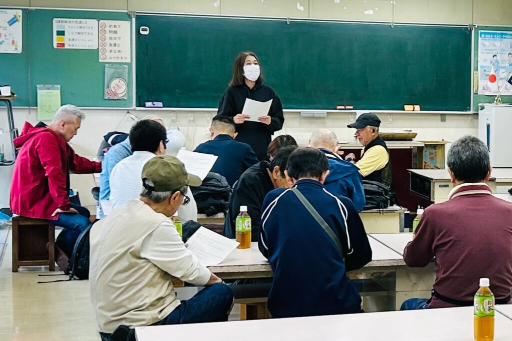 関係者が集まってのブリーフィング