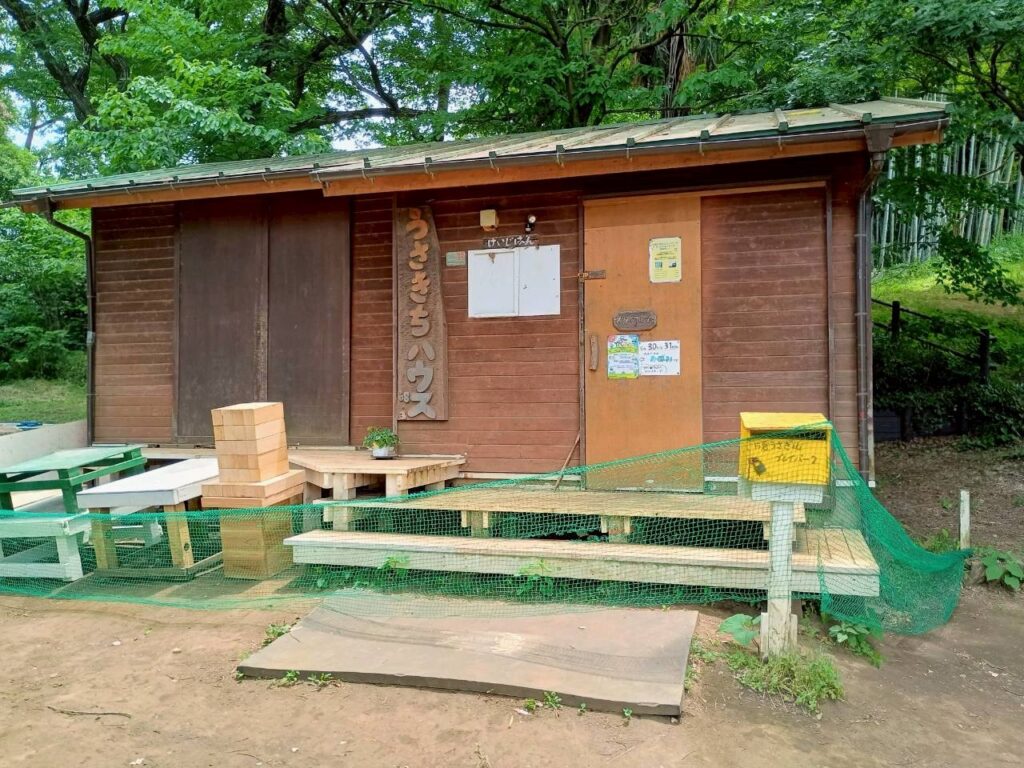 片倉うさぎ山公園のログハウス