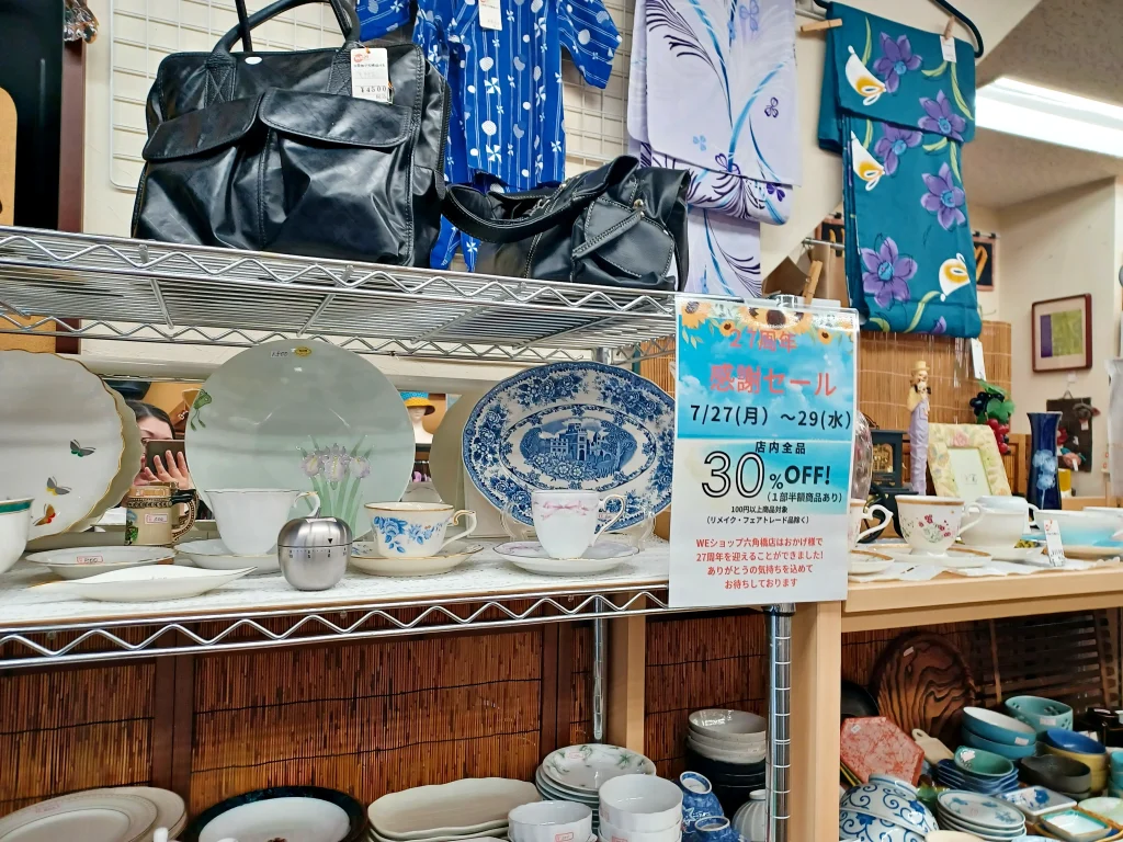 WEショップかながわ六角橋店の店内