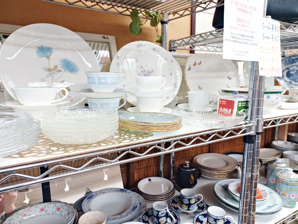 WEショップかながわ六角橋店の店内