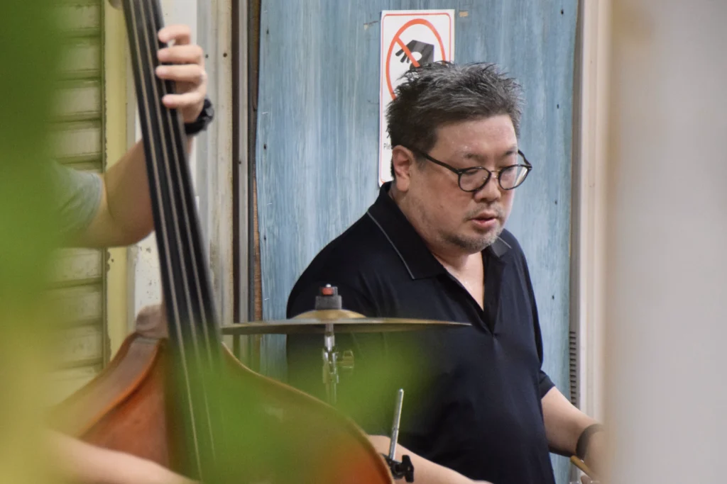 六角橋JAZZ楽団のドラマー
