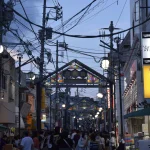 六角橋商店街大通りの人出