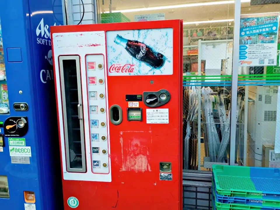 のろ猫さんぽ　自動販売機