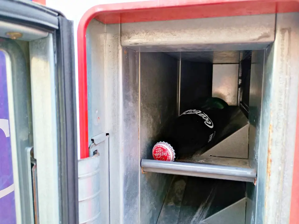 のろ猫さんぽ　自動販売機