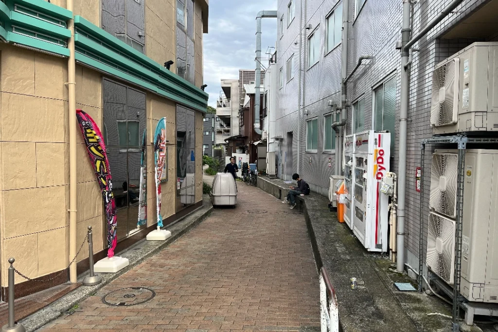 パチンコ店の裏