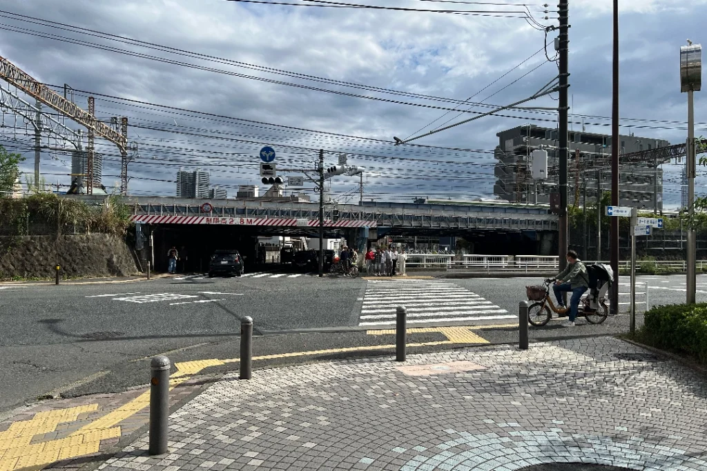 地上を流れる滝の川
